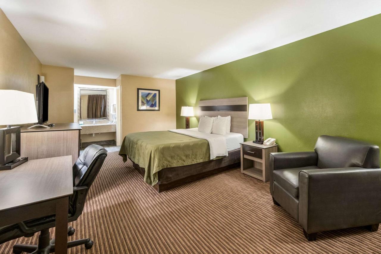 Quality Inn & Suites Garland - East Dallas エクステリア 写真