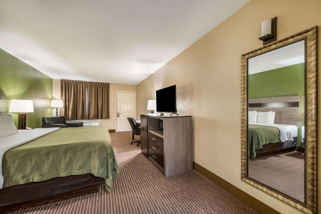 Quality Inn & Suites Garland - East Dallas エクステリア 写真