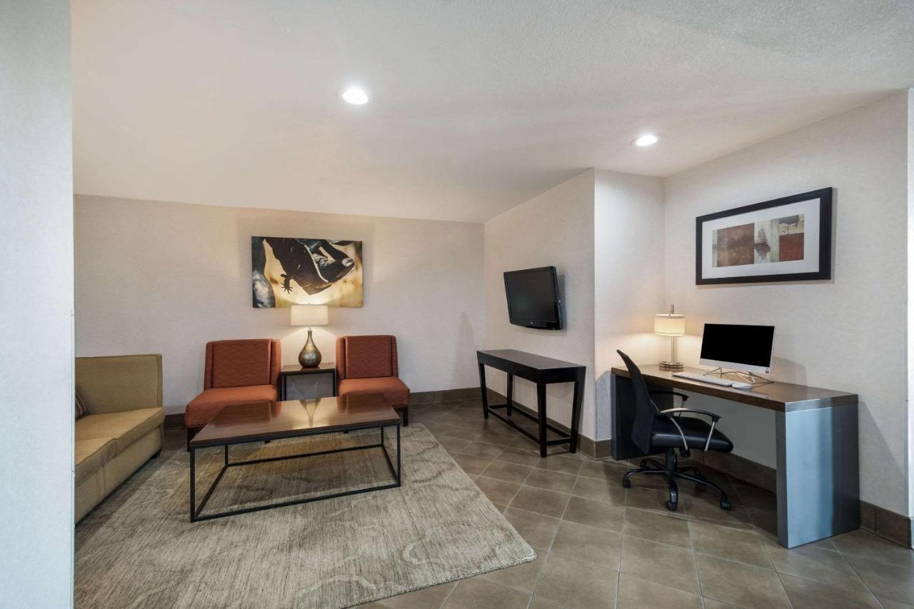 Quality Inn & Suites Garland - East Dallas エクステリア 写真