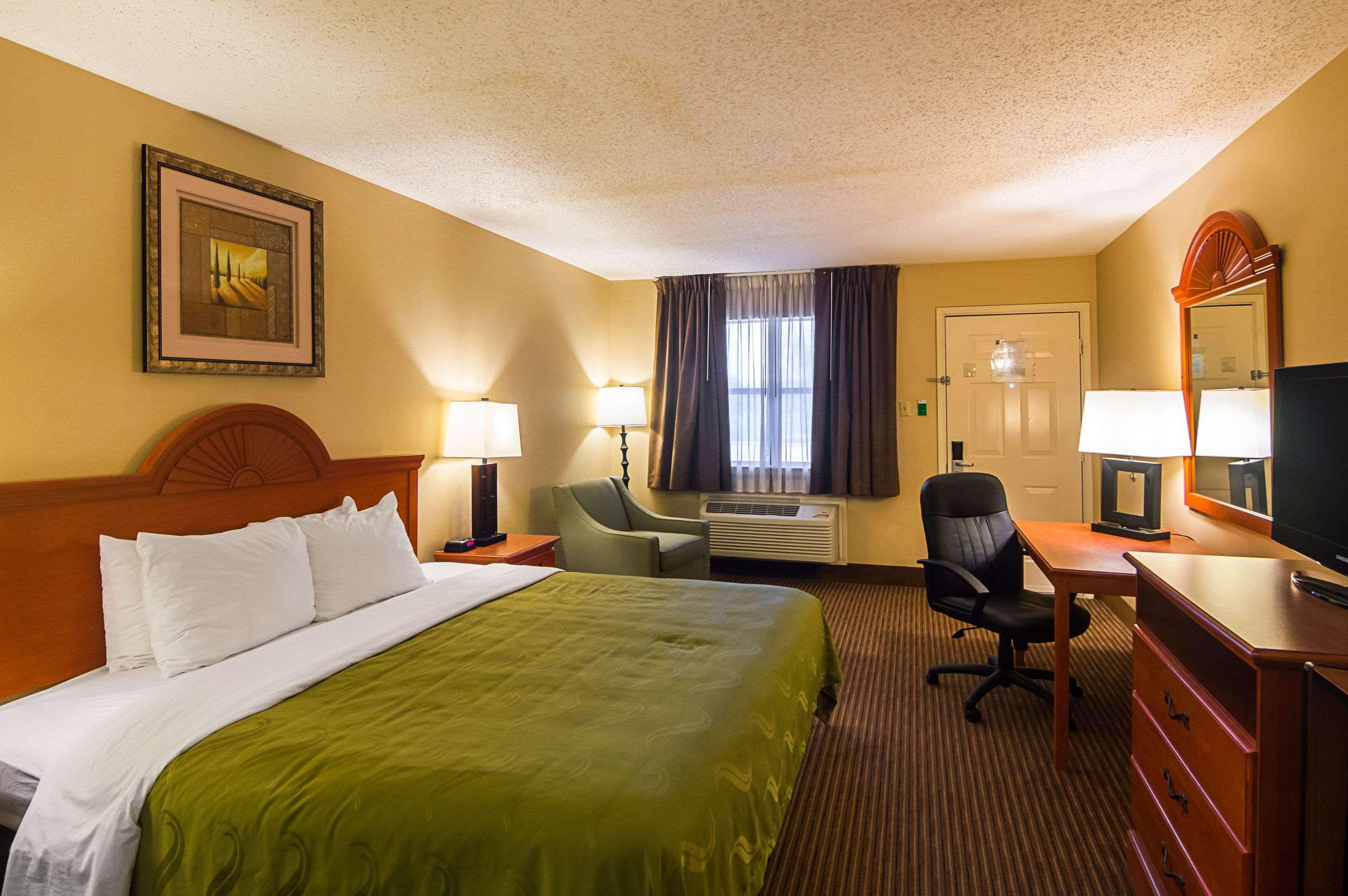 Quality Inn & Suites Garland - East Dallas エクステリア 写真