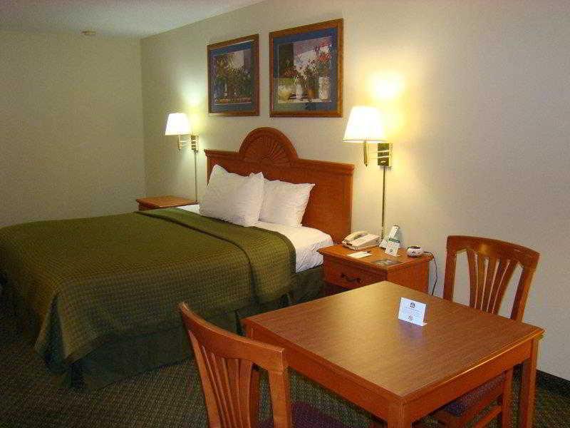 Quality Inn & Suites Garland - East Dallas エクステリア 写真