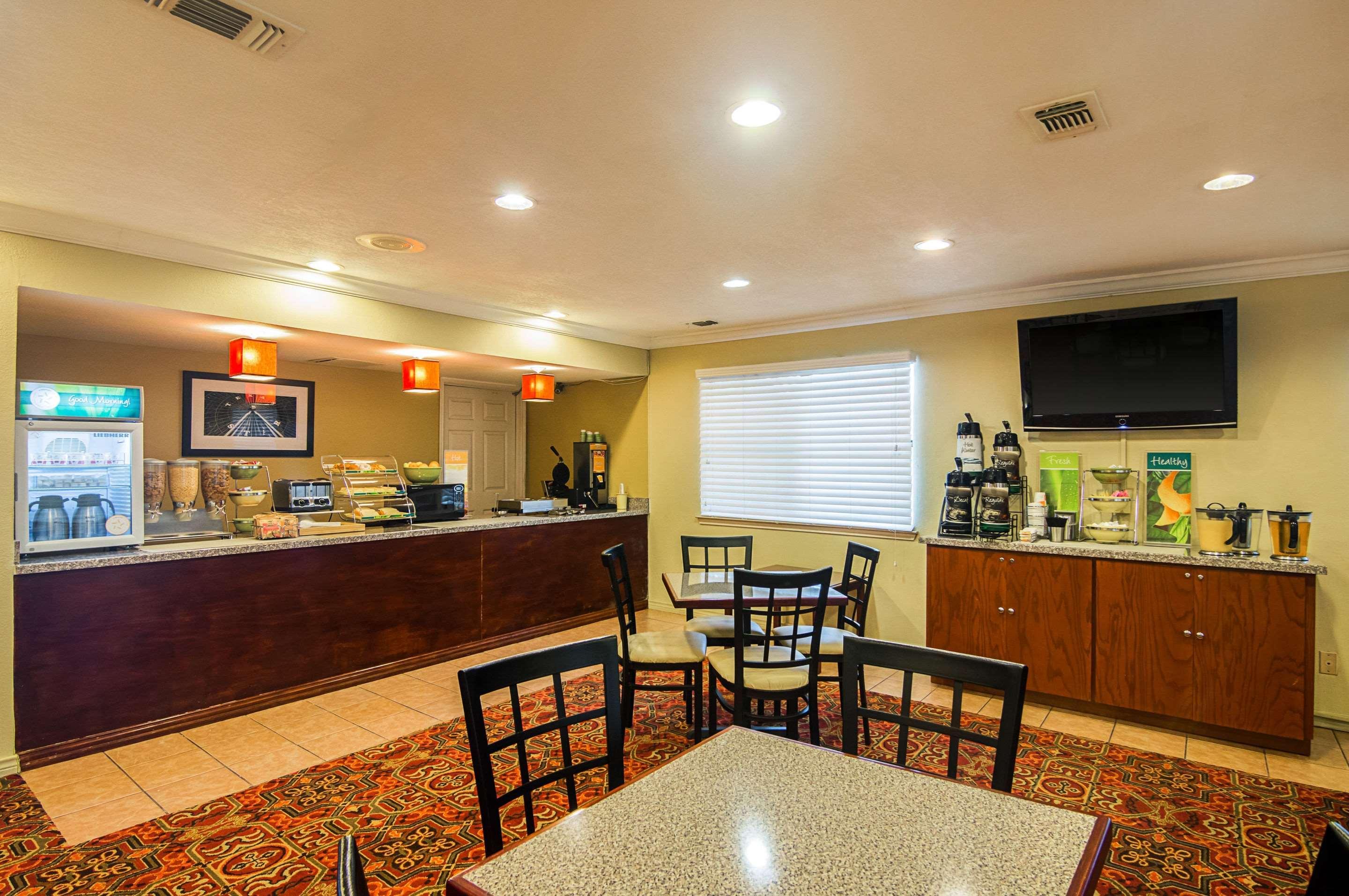 Quality Inn & Suites Garland - East Dallas エクステリア 写真