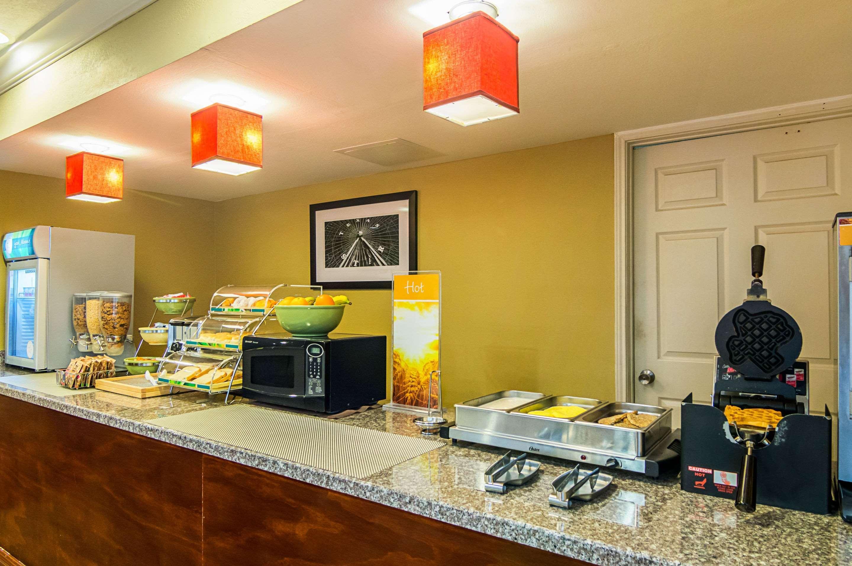 Quality Inn & Suites Garland - East Dallas エクステリア 写真