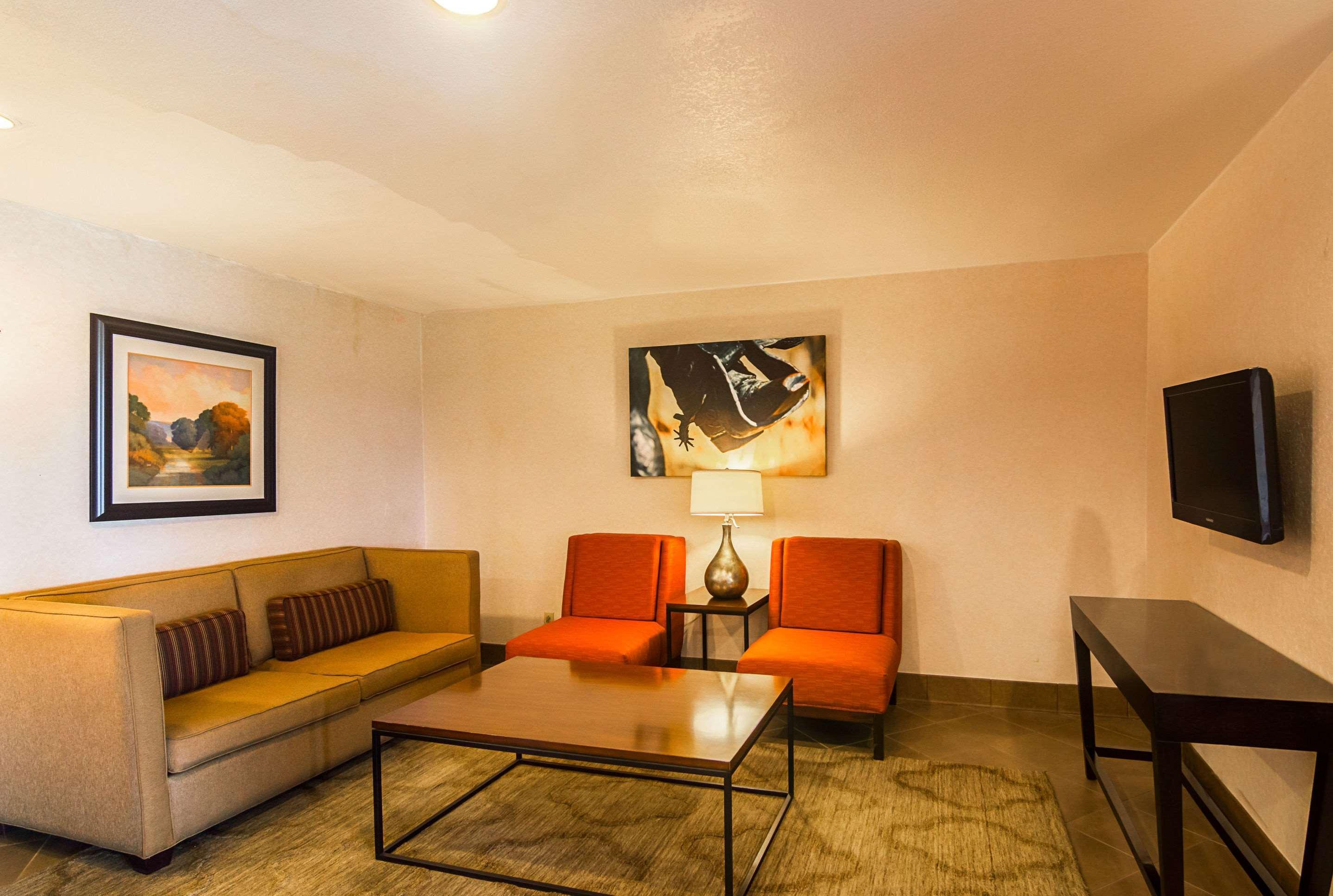 Quality Inn & Suites Garland - East Dallas エクステリア 写真