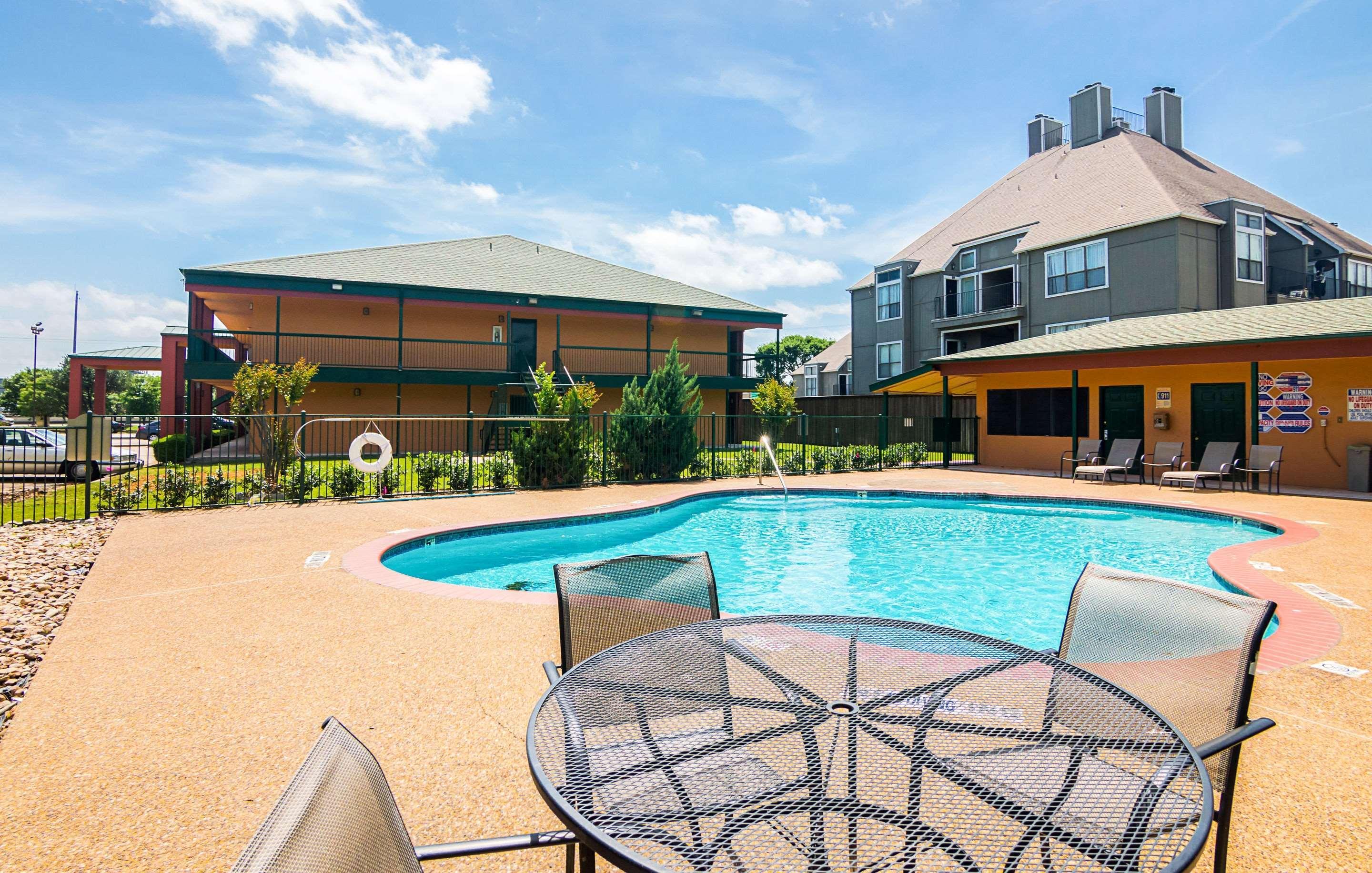 Quality Inn & Suites Garland - East Dallas エクステリア 写真