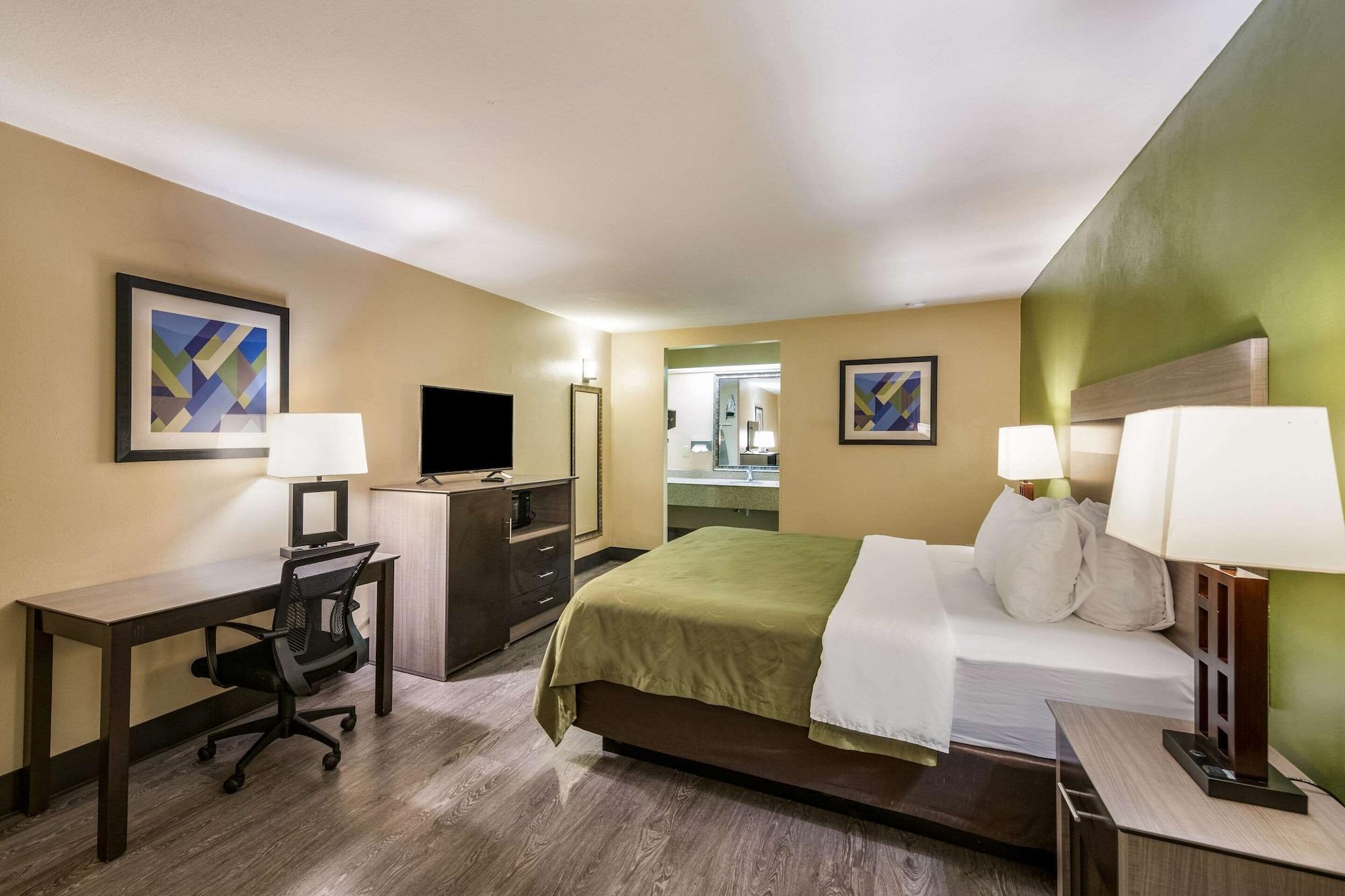 Quality Inn & Suites Garland - East Dallas エクステリア 写真